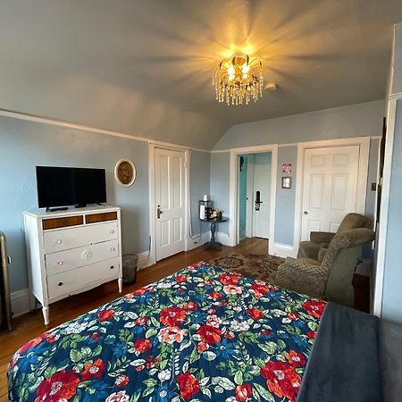 The Holiday Chalet Victorian Денвер Экстерьер фото