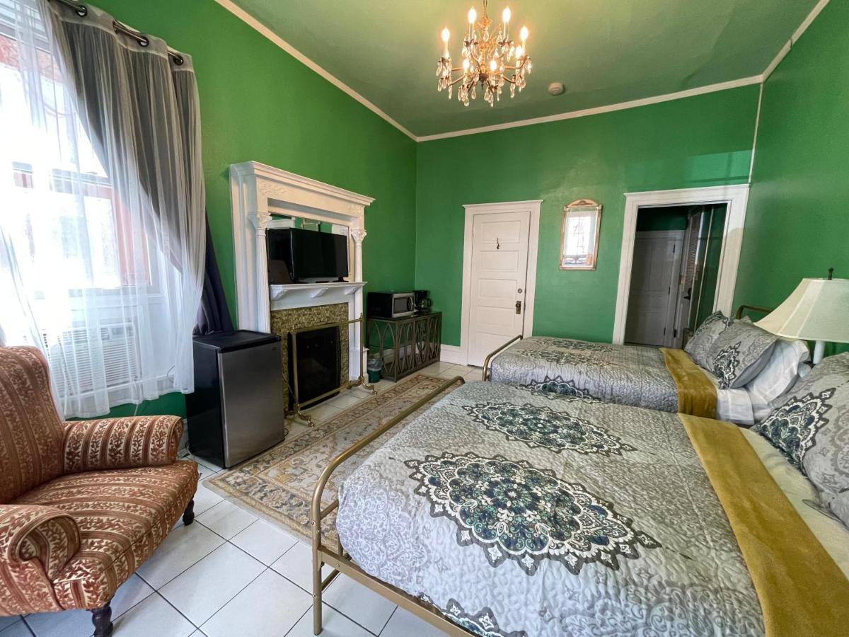 The Holiday Chalet Victorian Денвер Экстерьер фото