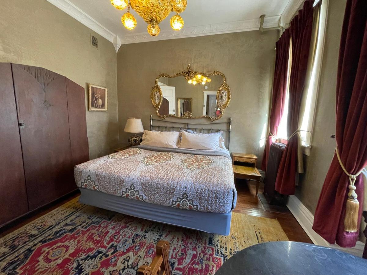 The Holiday Chalet Victorian Денвер Экстерьер фото