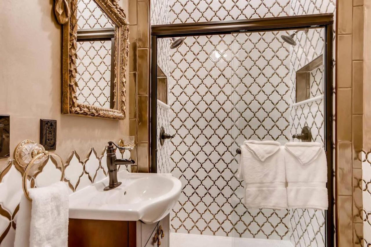 The Holiday Chalet Victorian Денвер Экстерьер фото