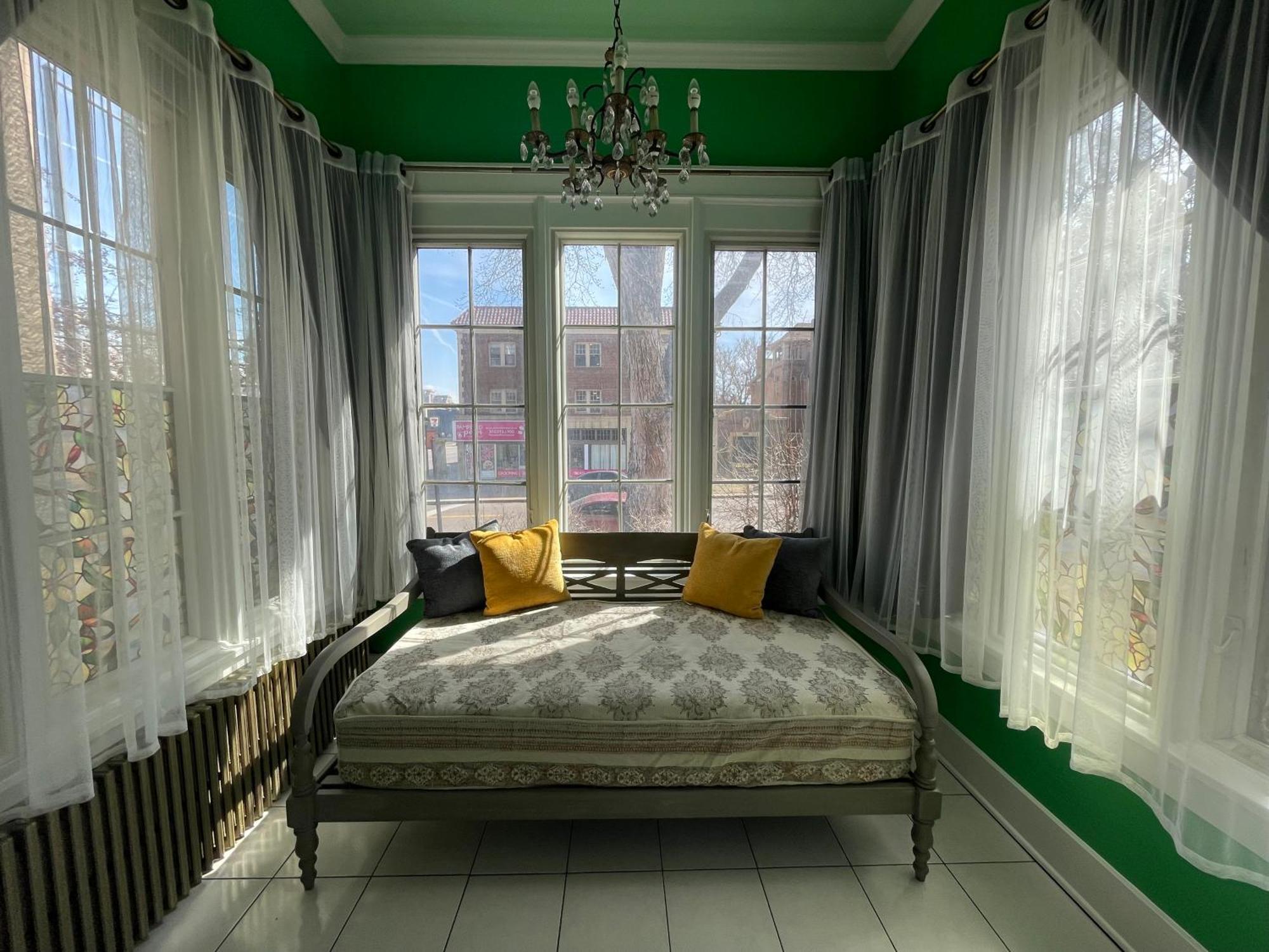The Holiday Chalet Victorian Денвер Экстерьер фото