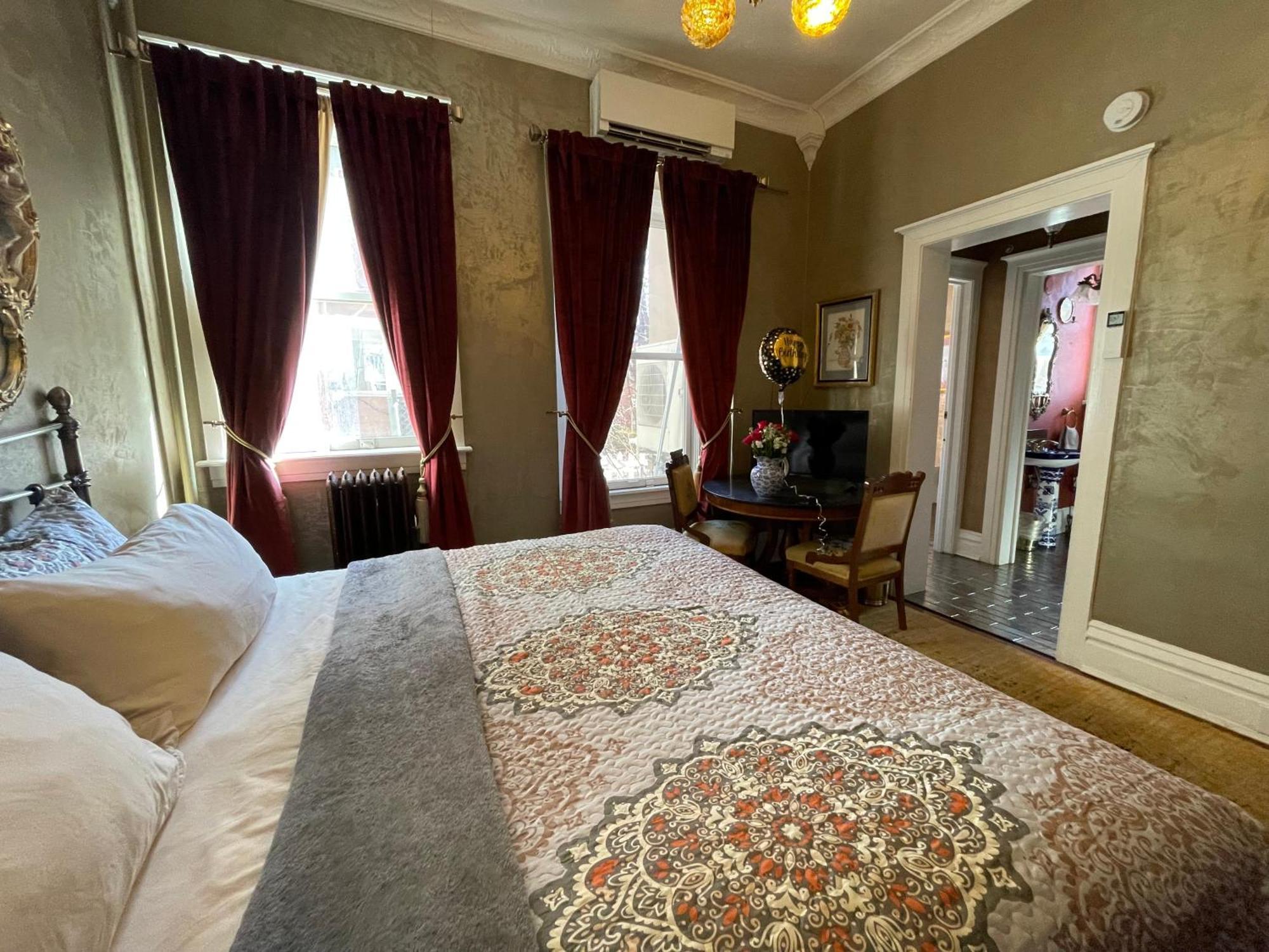 The Holiday Chalet Victorian Денвер Экстерьер фото